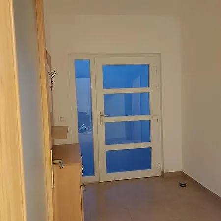 Karlo, Póla