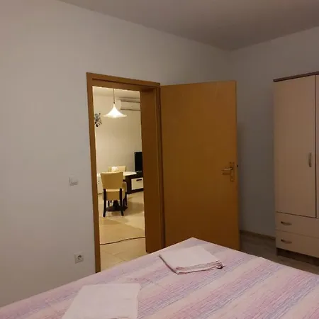 Karlo, Apartament Pula
