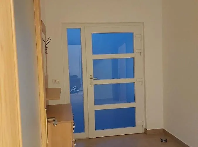 Karlo, Póla