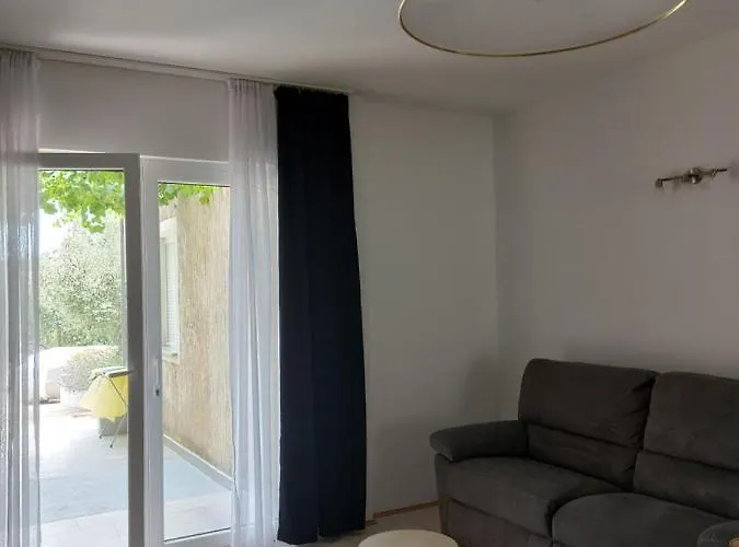 Apartman Karlo, Pula